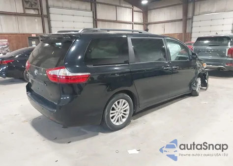 2015 Toyota Sienna Xle Premium 8 Passenger z USA, uszkodzony, nr VIN 5TDYK3DC8FS632978